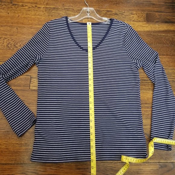 EUC Gap XL V-neck navy and white stripe long sleeve t shirt - Picture 5 of 5